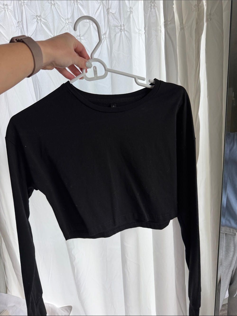 Black Long-Sleeve Cropped Top - Classic Everyday Tee